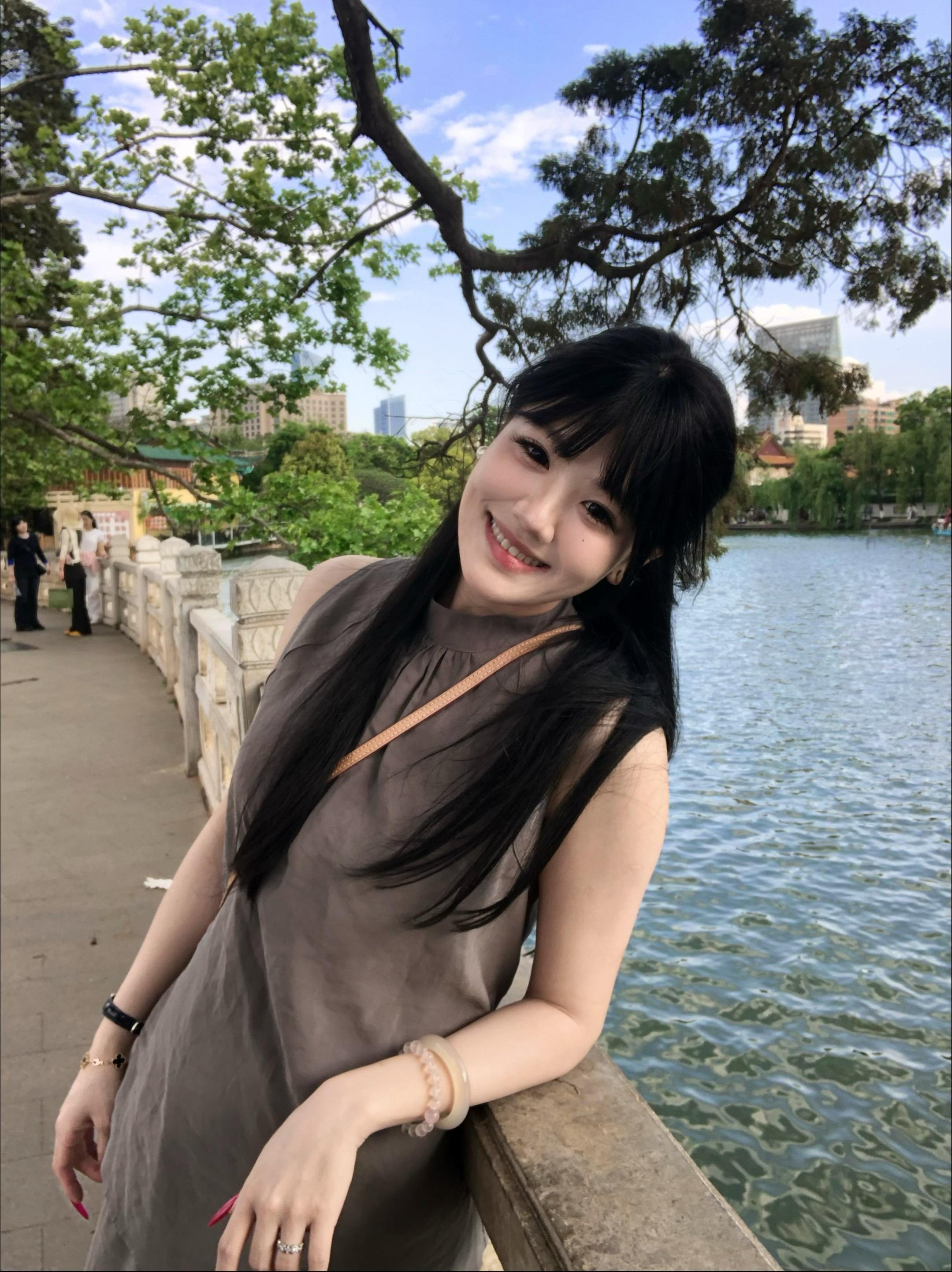 东风吹过玉兰花