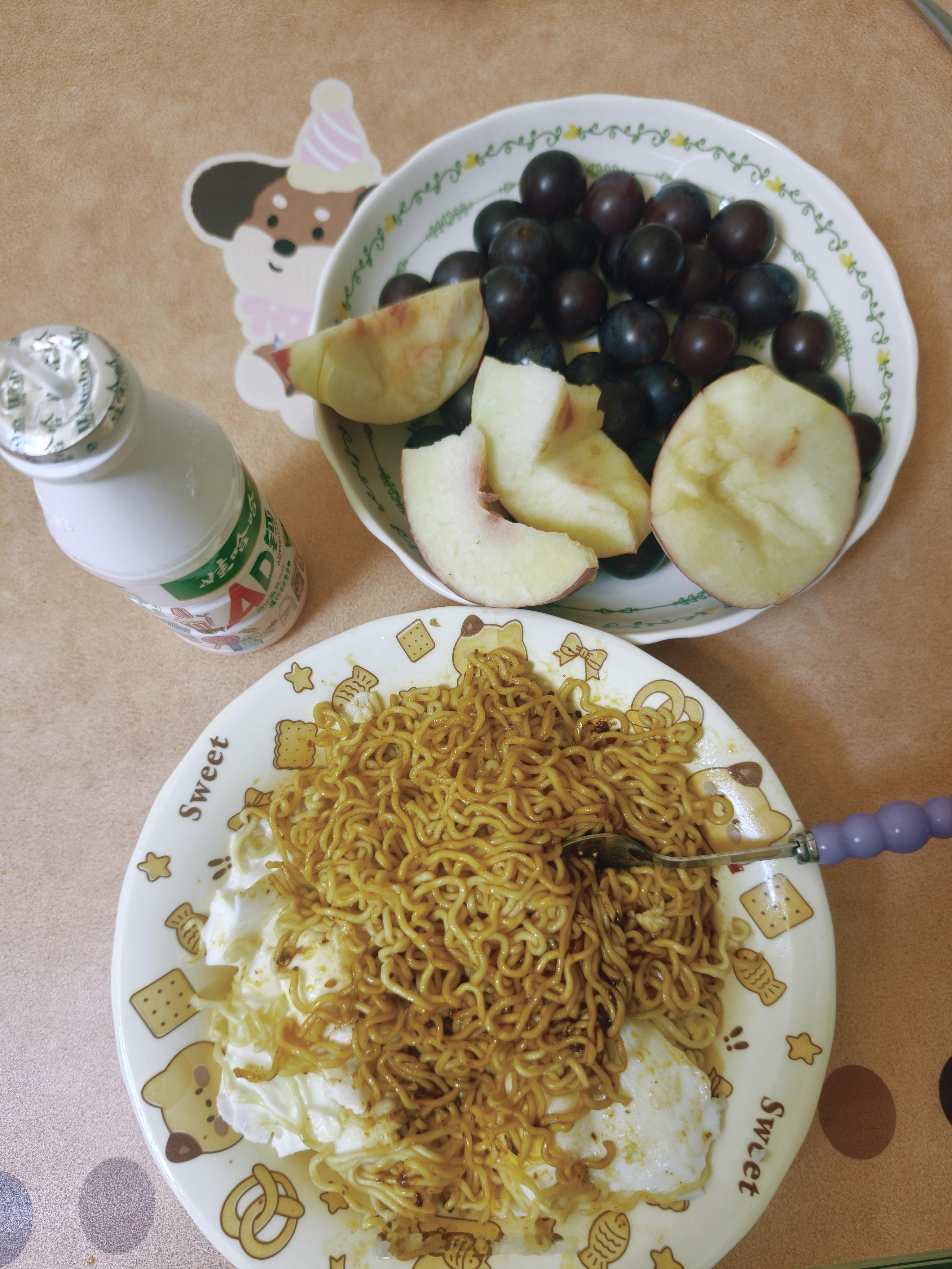 晚餐🍜🥚🍇🍑 ​​​