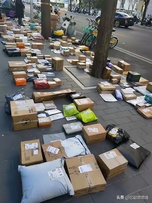 多家快递宣布涨价，4月1日起执行，理由就是人力和运输成本涨了。

这话听着合情合