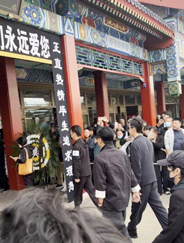荧幕师徒阴阳相隔，胡歌含泪送别93岁游本昌先生