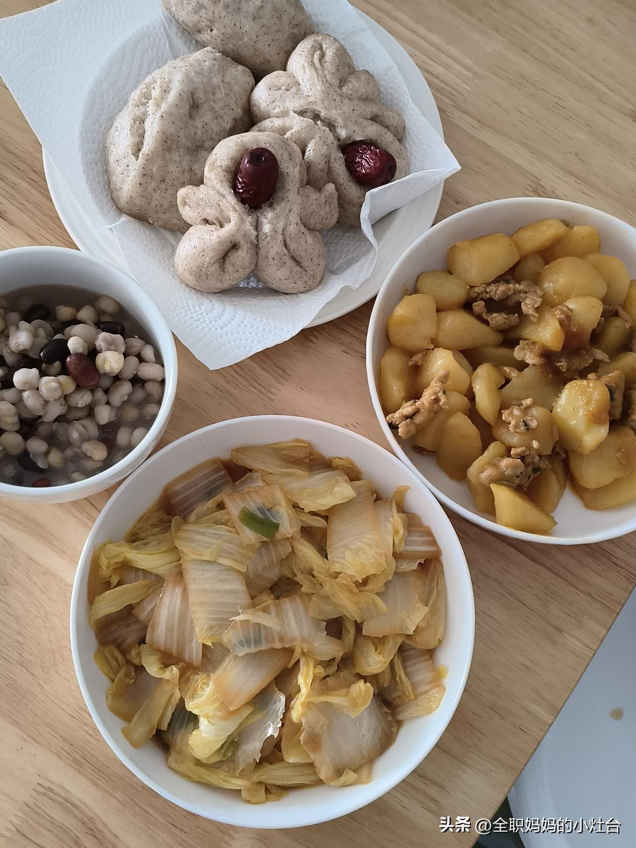 随手拍生活，
是记录，
也是对生活的热爱❤️

粗茶淡饭，
简单的一餐，
是日常