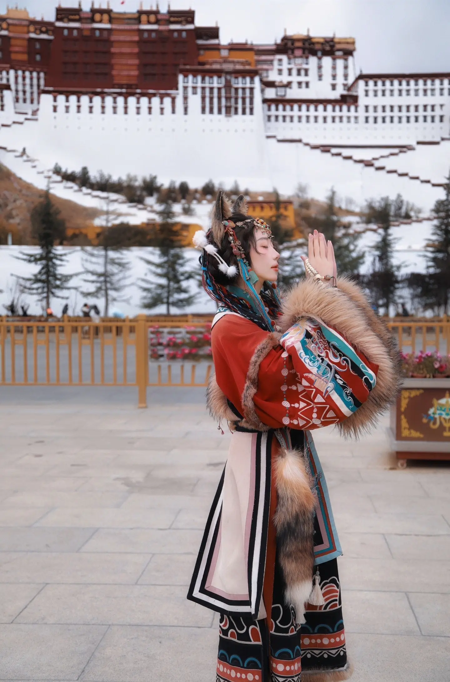 生来就是高山而非溪流。