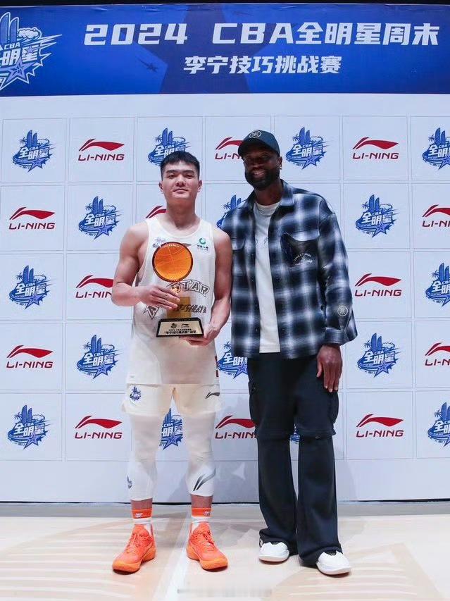 黎伊扬与福建男篮完成续约，两年C类合同。cba ​​​