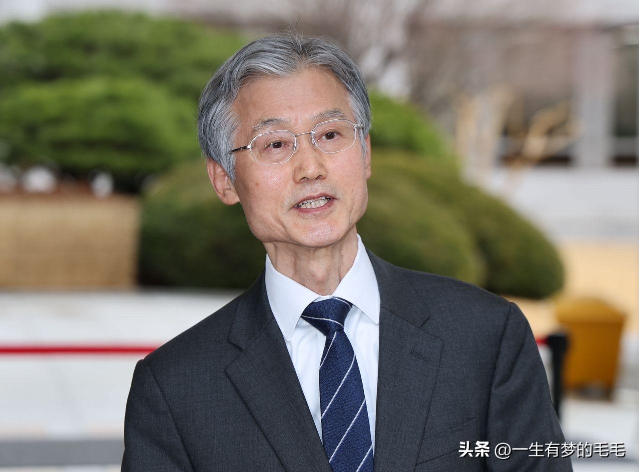 4日，韩国大法院院长曹喜大批评共同民主党以司法改革为名，强行通过《歪曲法律罪》、