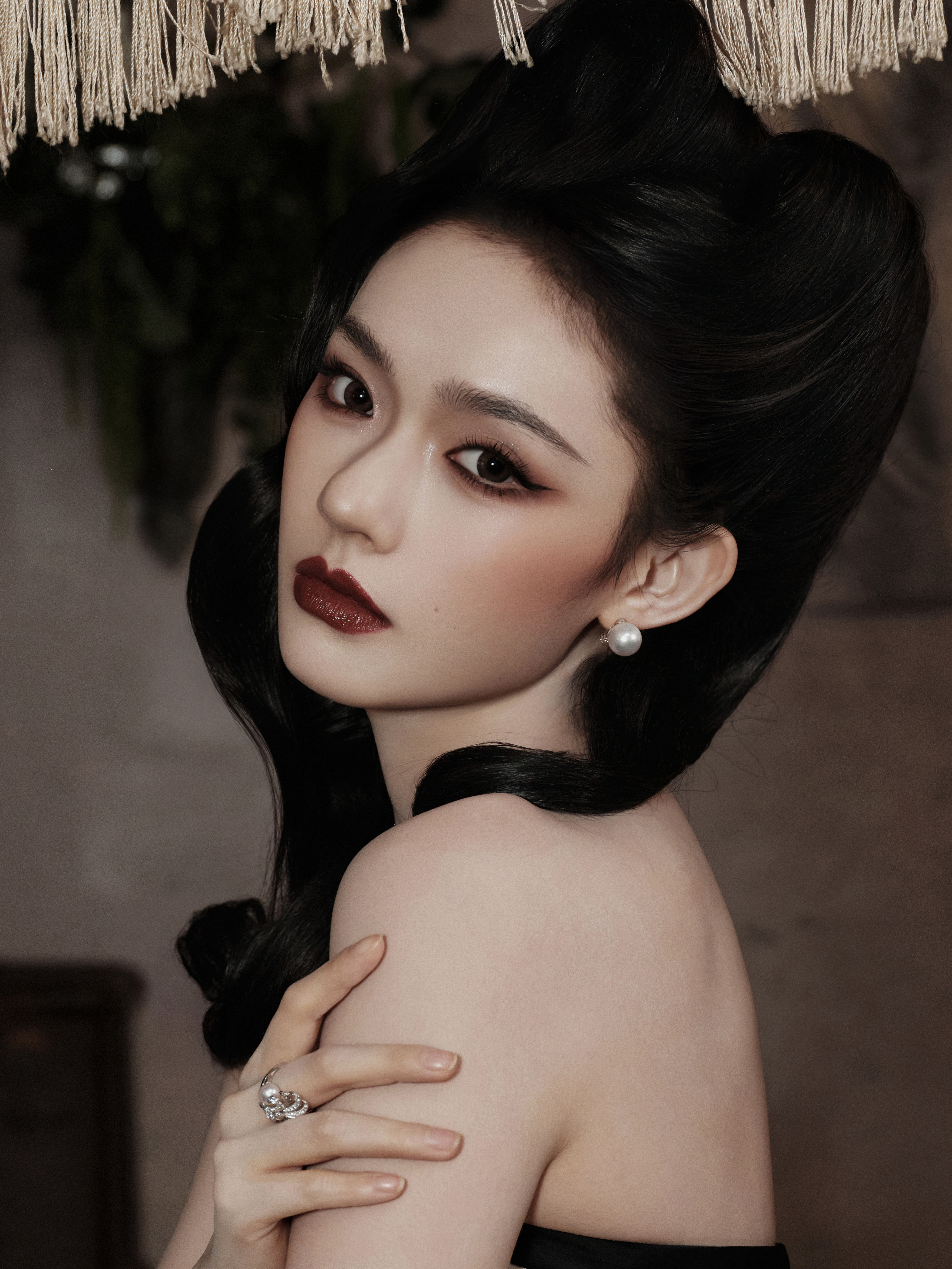 林允是现在少有的“折腾”发型的女明星了 每次都很精致 