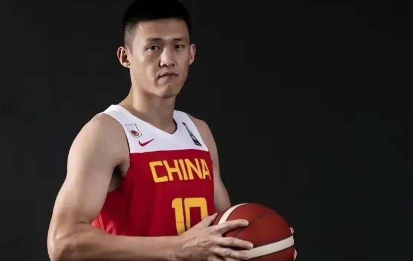 周鹏是不是可以考虑退了。。额，说的是国家队，不是CBA。

近几场热身赛，周鹏给