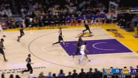 里夫斯空中抓帽、反击助飞海耶斯
北京时间12月19日，湖人与尼克斯的比赛进行至第