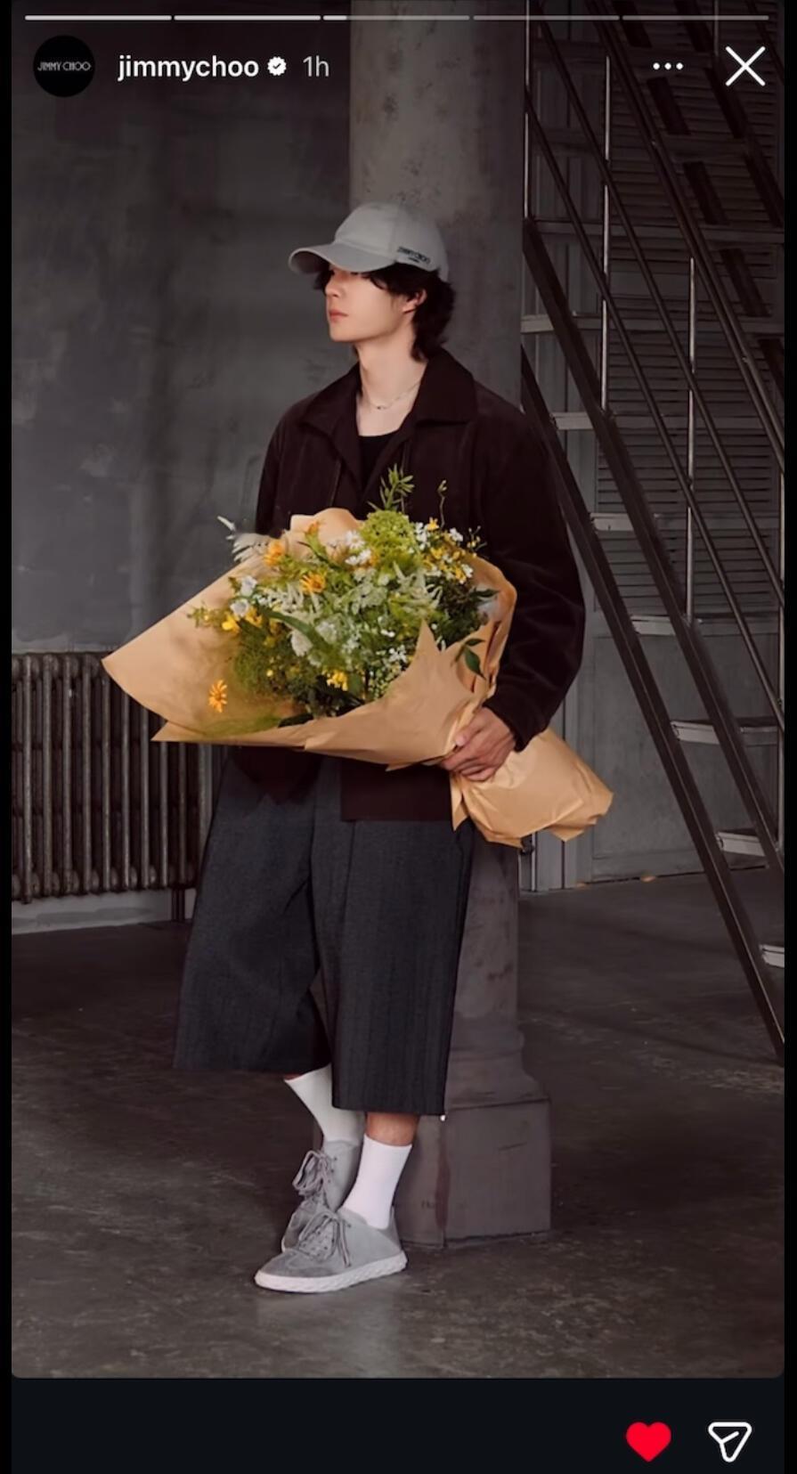 王一博  jimmychoo ins更新王一博全球品牌代言人物料王一博本人ins