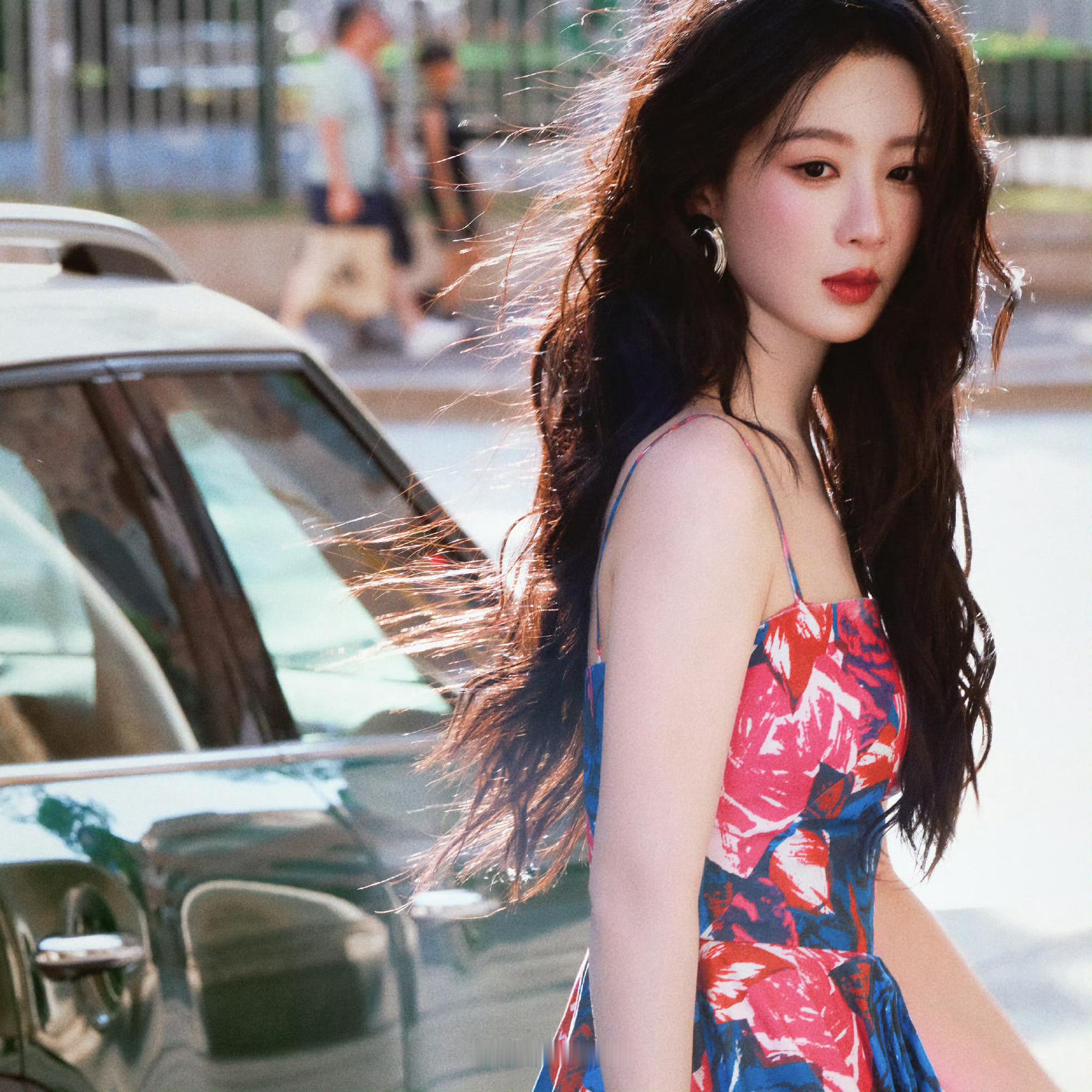 杨紫杨紫如果可以，往后岁月，我只要一杯清水，一片面包，一枝花。如果再奢侈一点，我