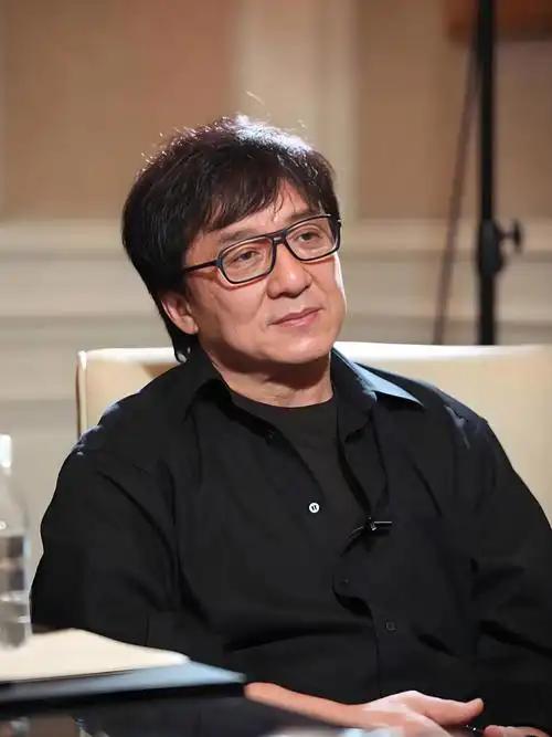 成龙大哥这辈子大概率要遗憾终生了，他挣再多的钱，再有巨星光环，2025年，已经7