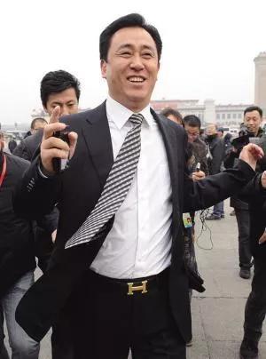 【眼见恒大起高楼、宴宾客   眼见恒大楼塌了】

恒大船翻了，落水的目前仅仅是许