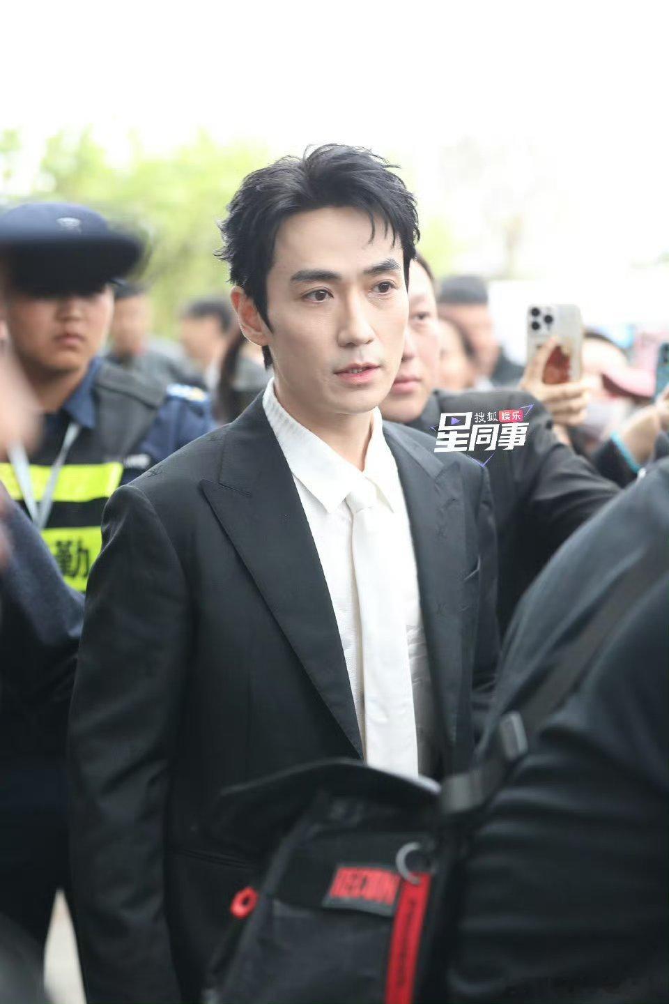 朱一龙、檀健次、吴磊、刘雨昕、张婧仪、张艺凡、贺峻霖北影节红毯生图 ​​​
