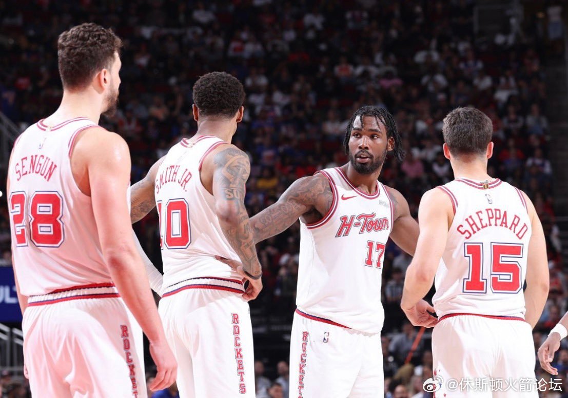 若今日太阳不敌黄蜂，火箭将直接锁定季后赛（前六）目前太阳半场落后黄蜂6分。休斯顿