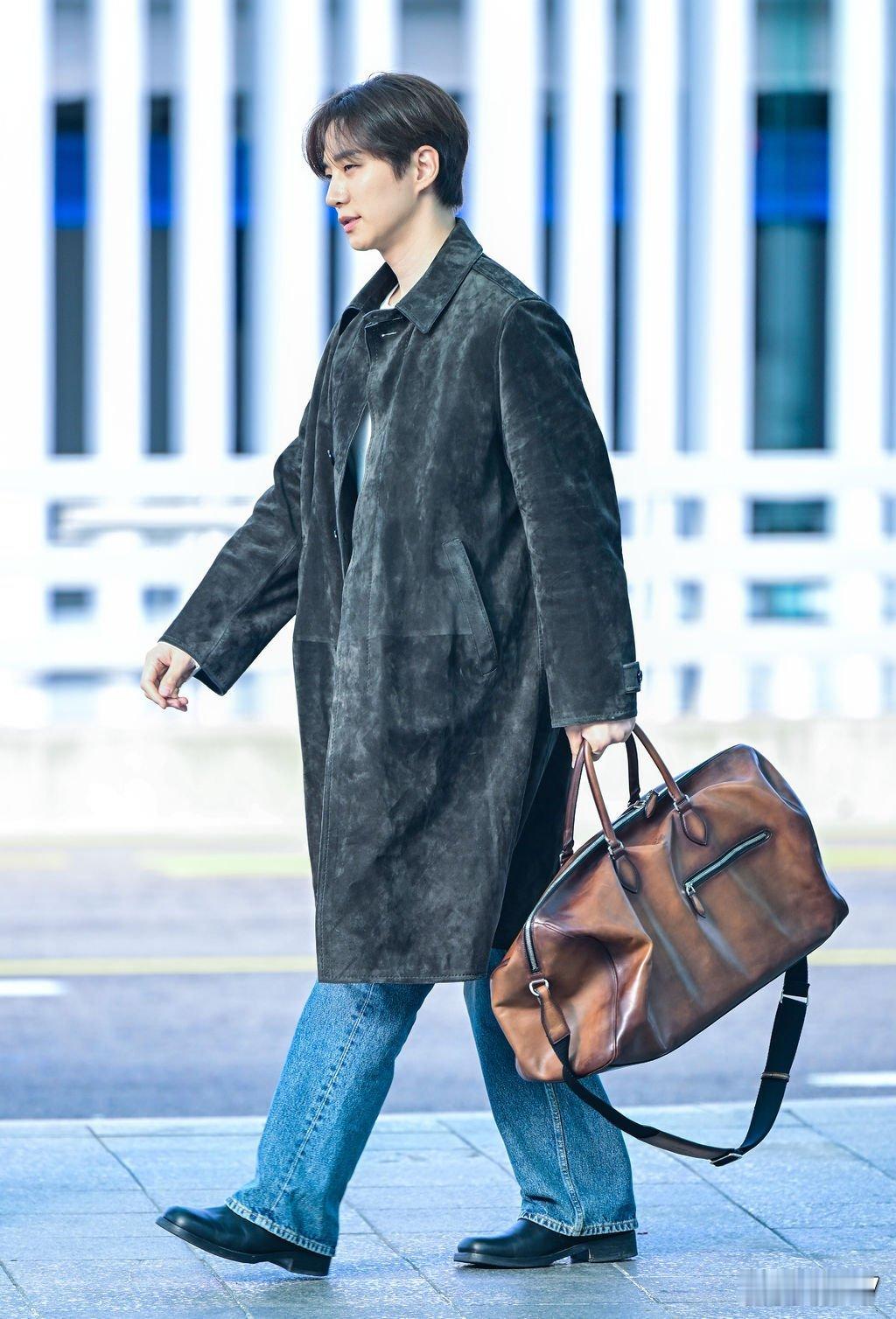 2PM 李俊昊261023仁川机场出境新闻图2⃣️ 