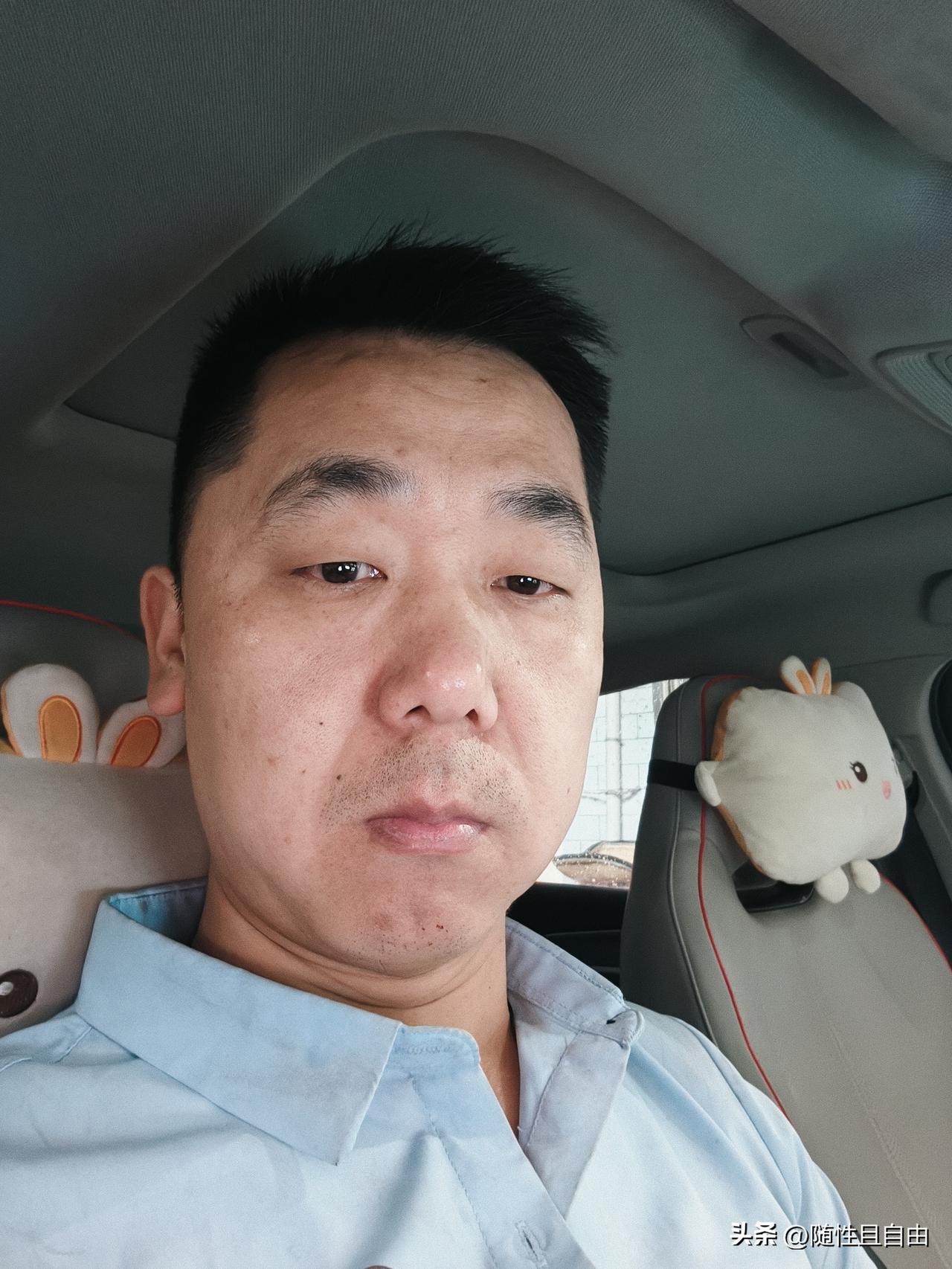 三十六路神，财神，保佑我这个可怜的人。我没有对象，没有存款。财神保佑我，今年能中