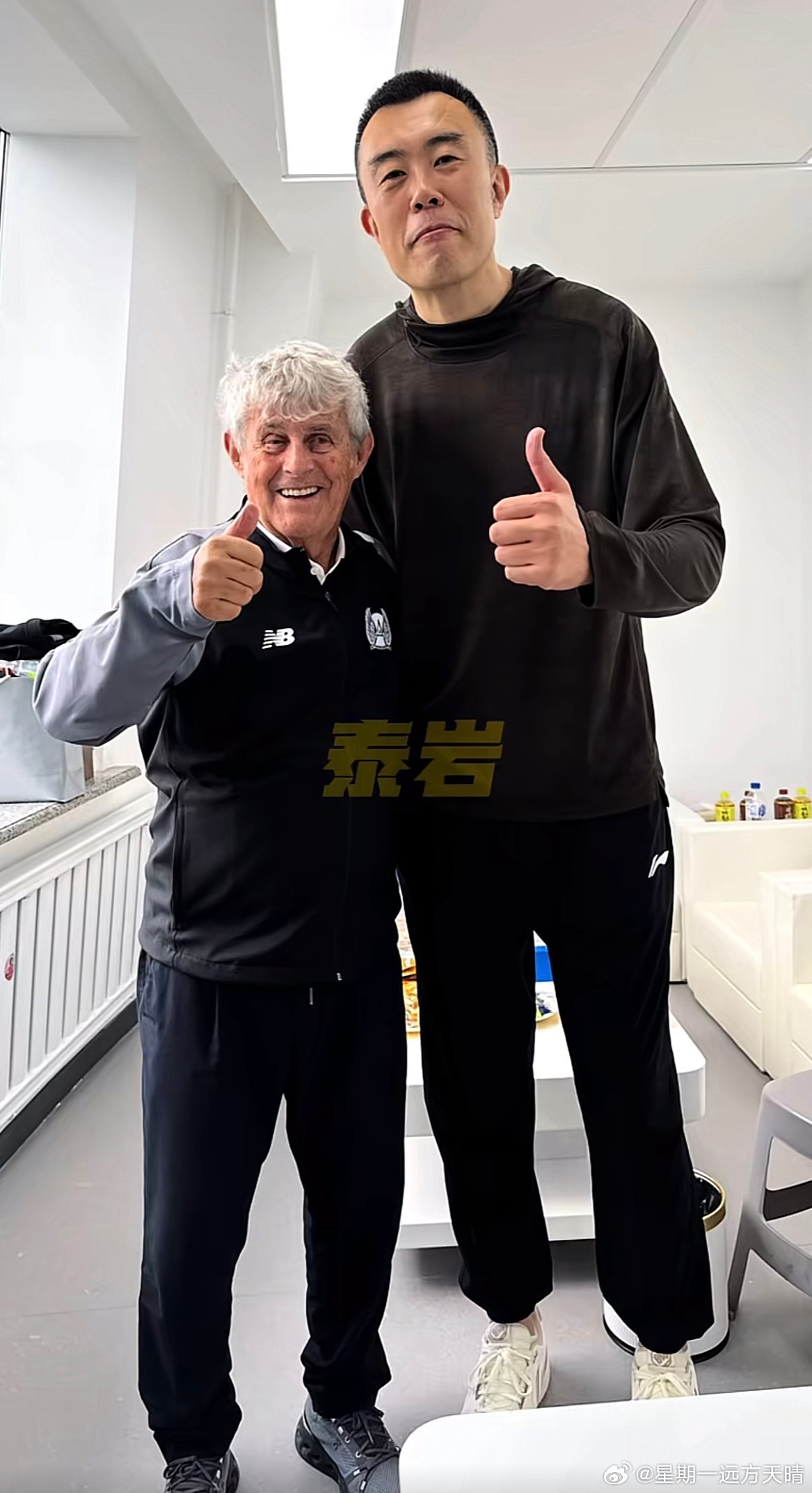 韩德君米卢 泰岩老师拍的，米卢和大韩合影。东北超