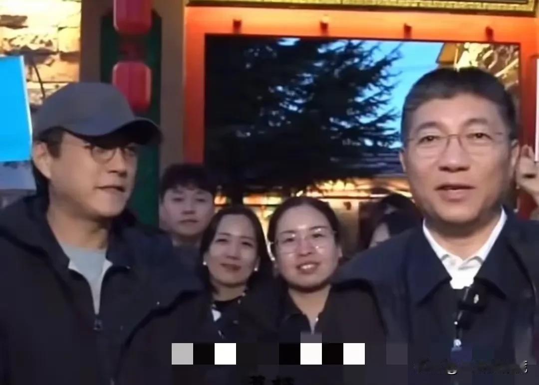 不光章子怡，袁泉没想到，
靳东更是没有想到，
他们的老师居然会出这种事。

中戏