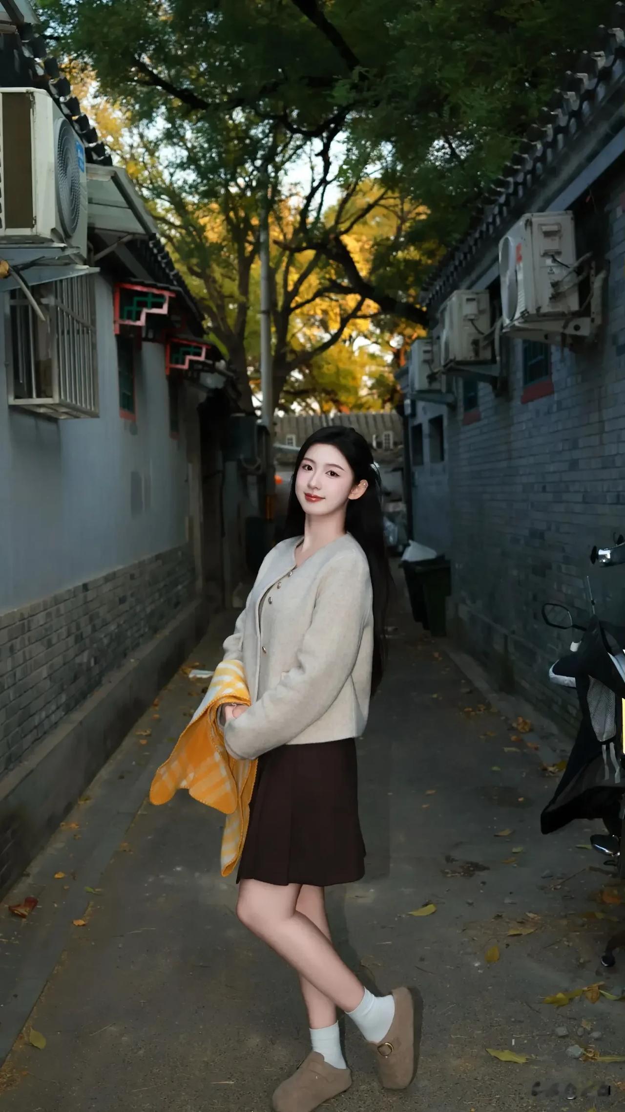 她不需要
臃肿的棉衣
去遮盖她似水的面容。

佳能暖冬感动季 佳能女照 温柔高贵