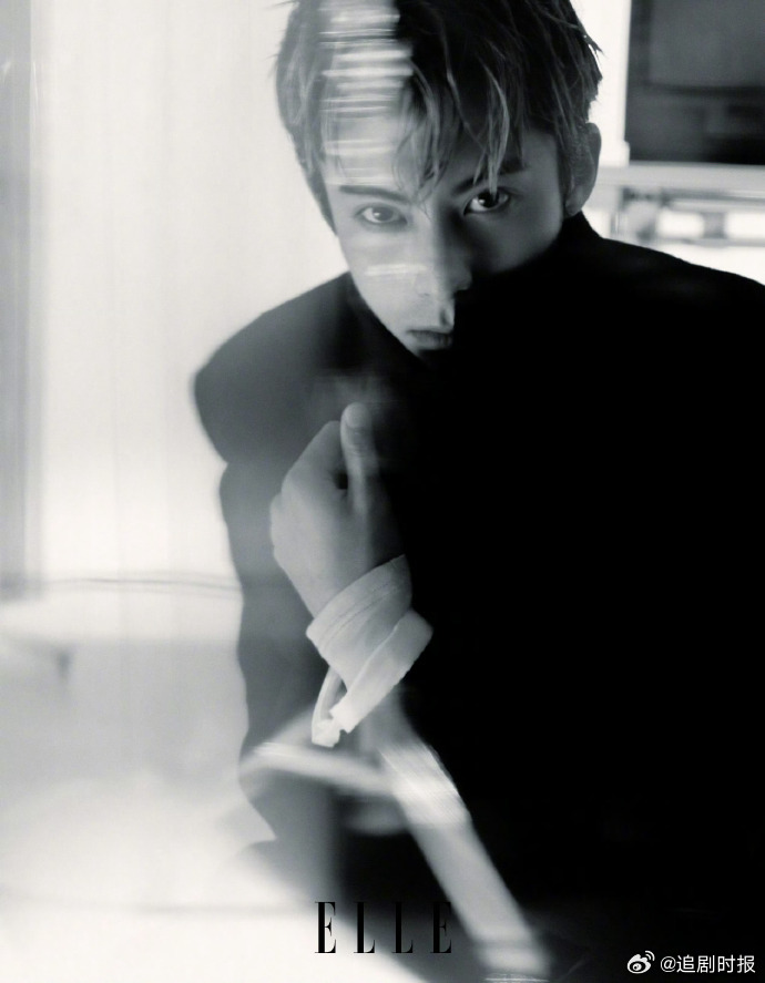 王鹤棣水中湿身诱惑度王鹤棣出道九年了王鹤棣出道九年，王鹤棣水中湿身诱惑度，咱就说