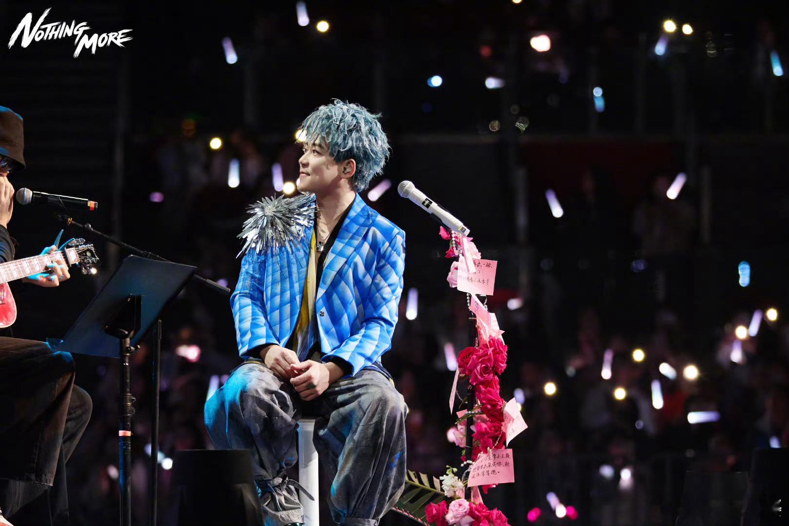 你们要强别戳苏醒鼻子啊看苏醒演唱会被玫瑰、辣椒麦架美到，《快乐老友记》才知只有他