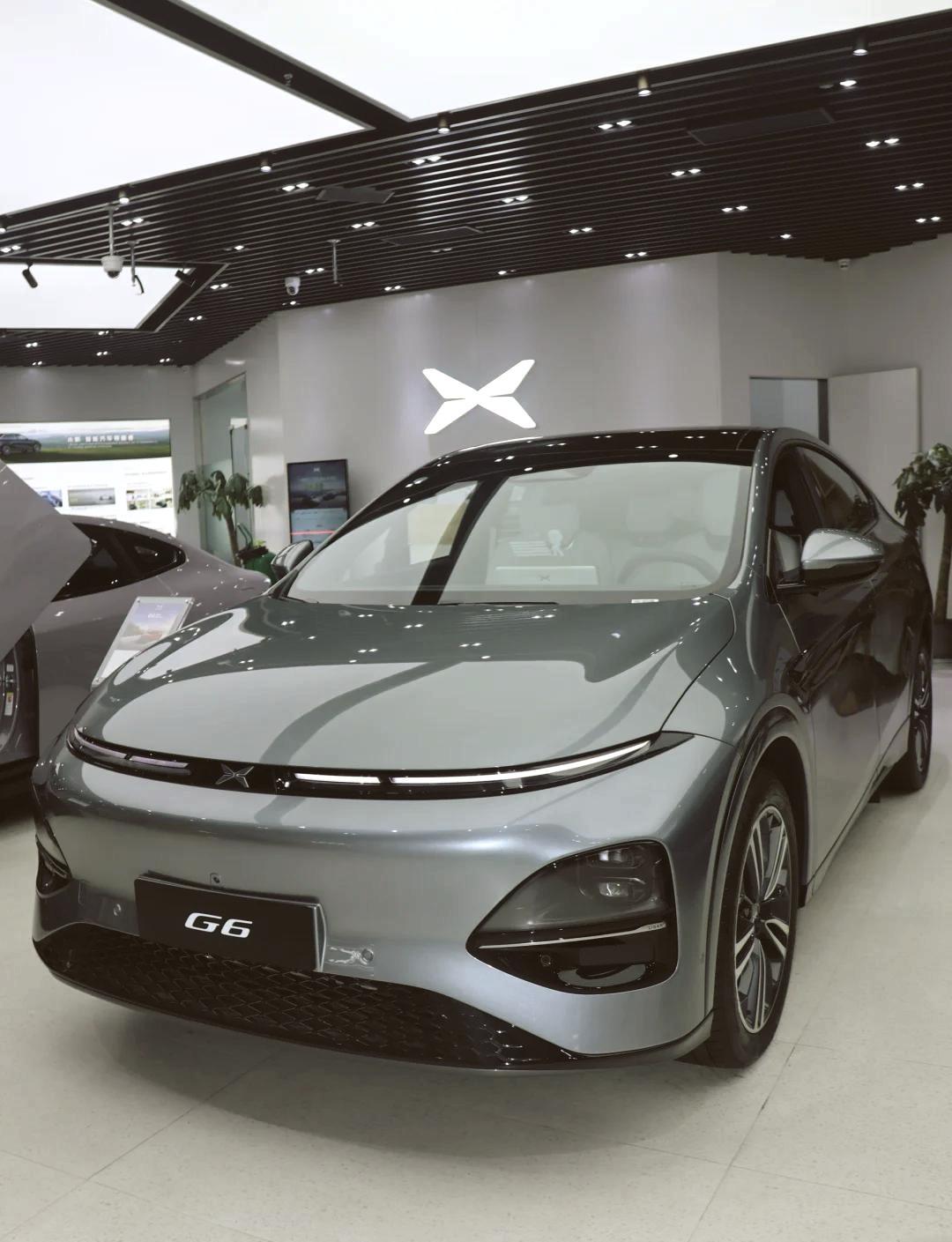 小鹏G6的日常保养费用： G6的保养账，是纯电车里最省的那一档。首保5000公里