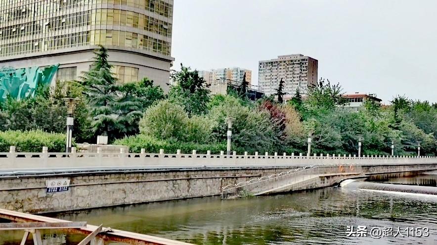 我所在城市，
如今建设的越来越好。

城市的美景，
无处不在。

建的城市中心