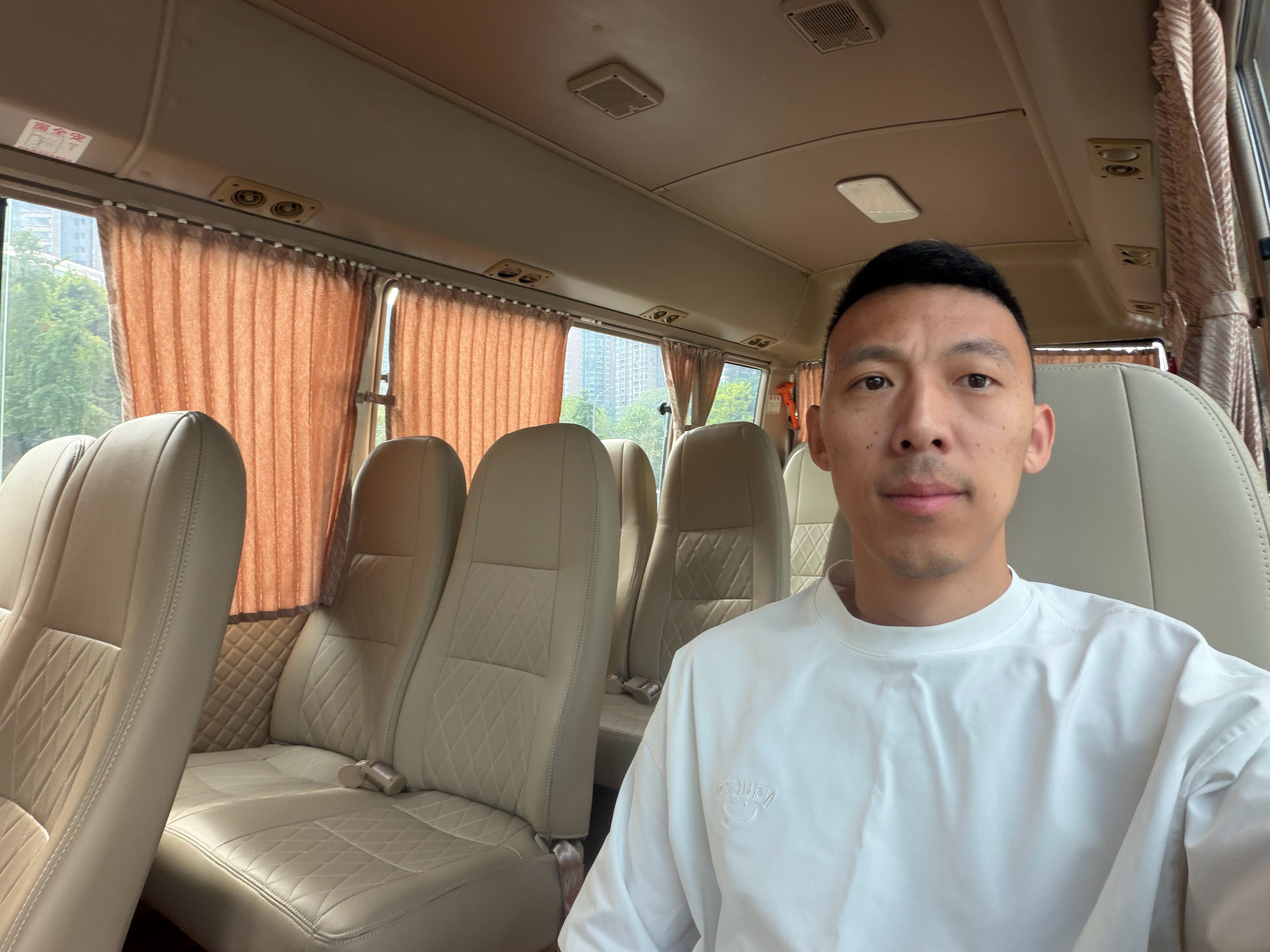 品牌方问我岳要不要再给你订一晚我说不用了我已经原谅小吴了今天回家准备接受道歉去了