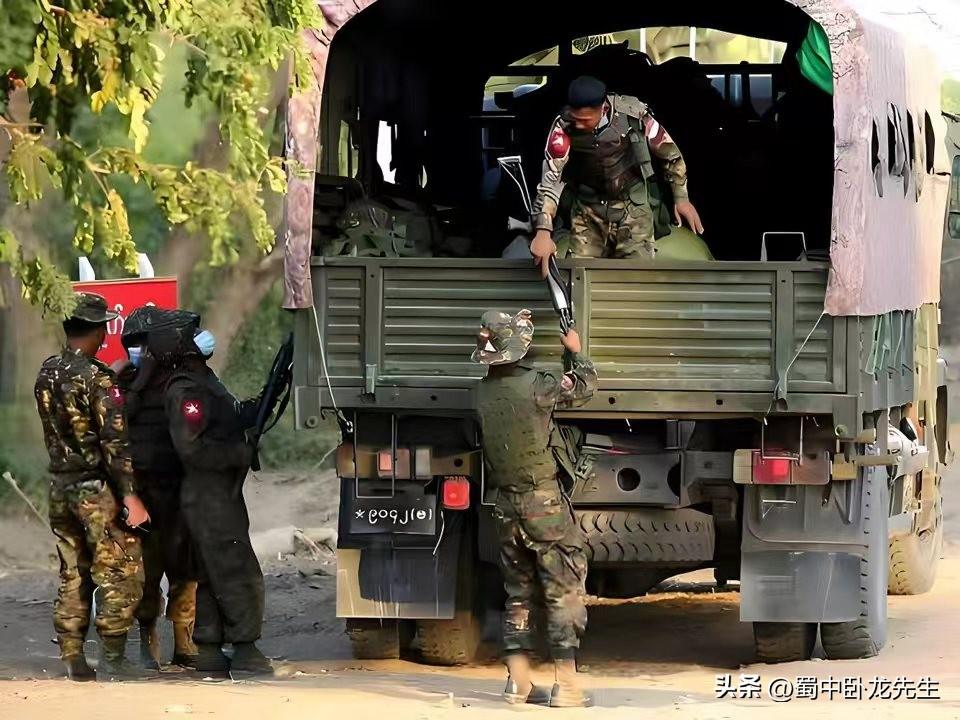 今天传来缅军精锐部队第11师成建制撤离缅甸若开邦皎漂镇的最新消息。皎漂镇有中缅合