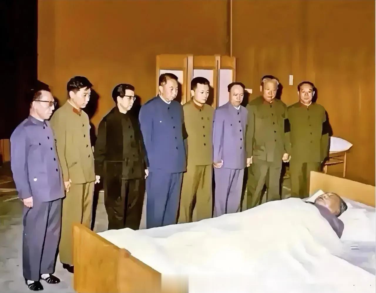 伟大领袖毛主席诞辰130周年之际意义非凡，他老人家永远活在人民心中。🙏🙏🙏