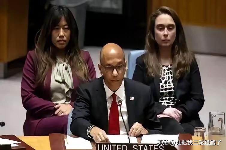 刚看到个事儿，我人都傻了。
一边是俄罗斯，经济被搞得那么惨，硬是顶着压力，把欠联