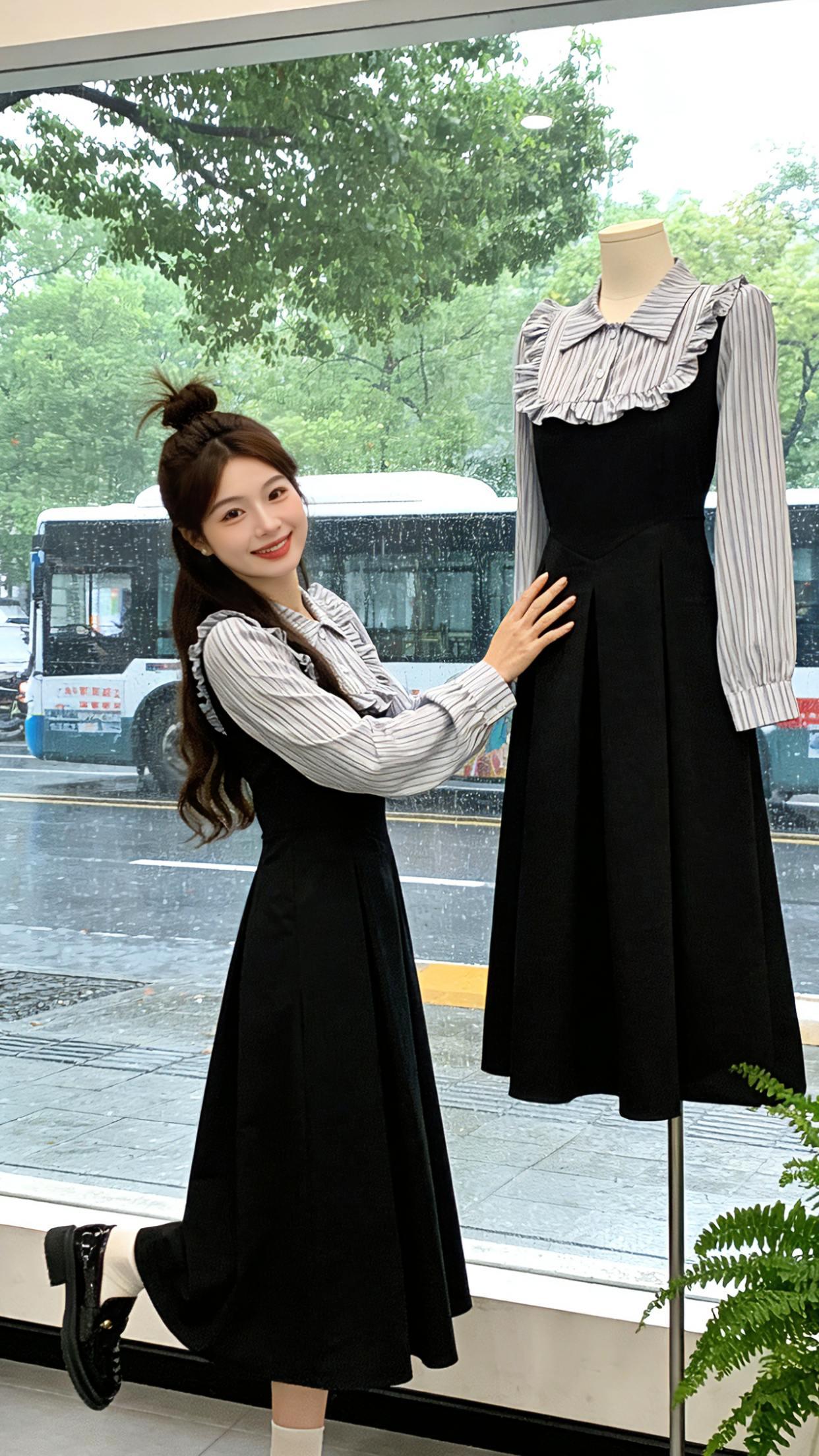 春天的氛围感被这条小黑裙承包了！假两件设计不用费心搭配，娃娃领温柔减龄，垂坠感超