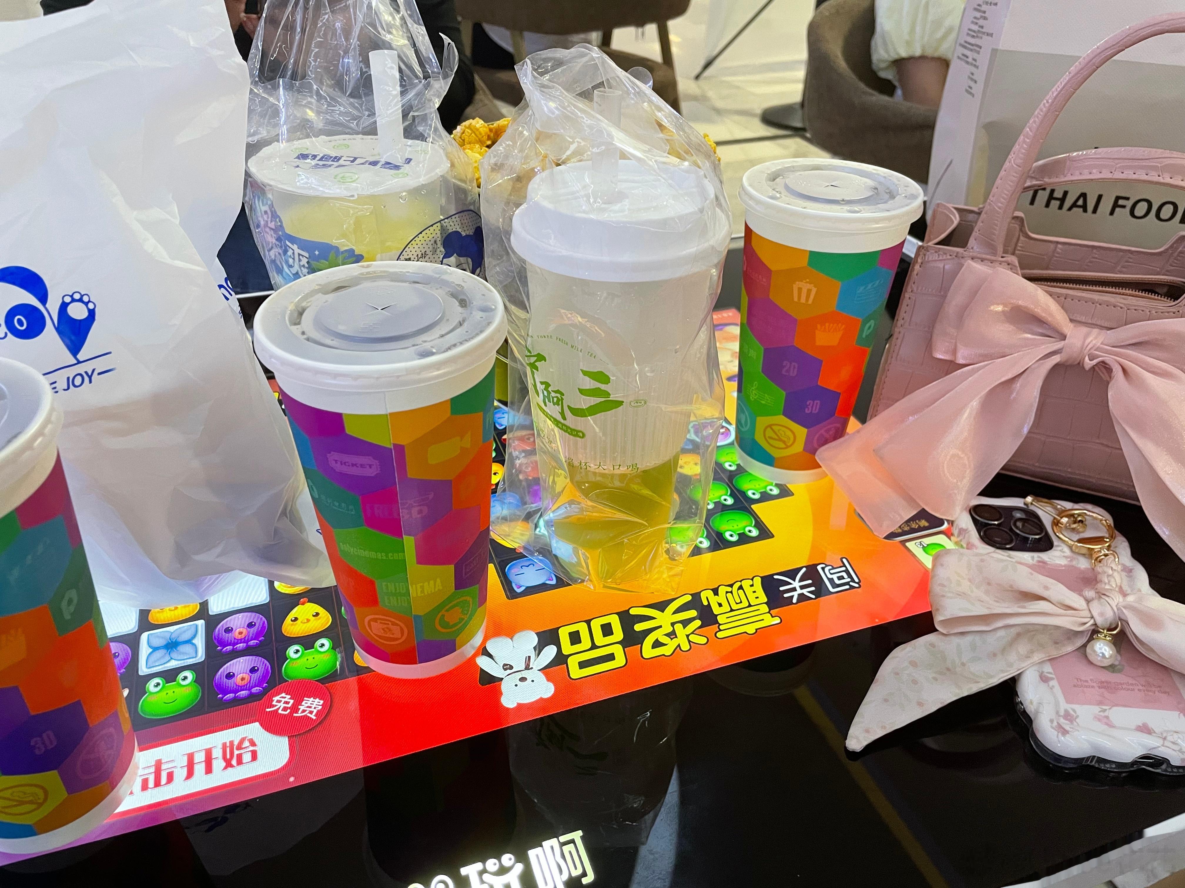 今年的电影都开挂了吧一部比一部好看下班后的时间都给了电影#王一博电影热烈##封神