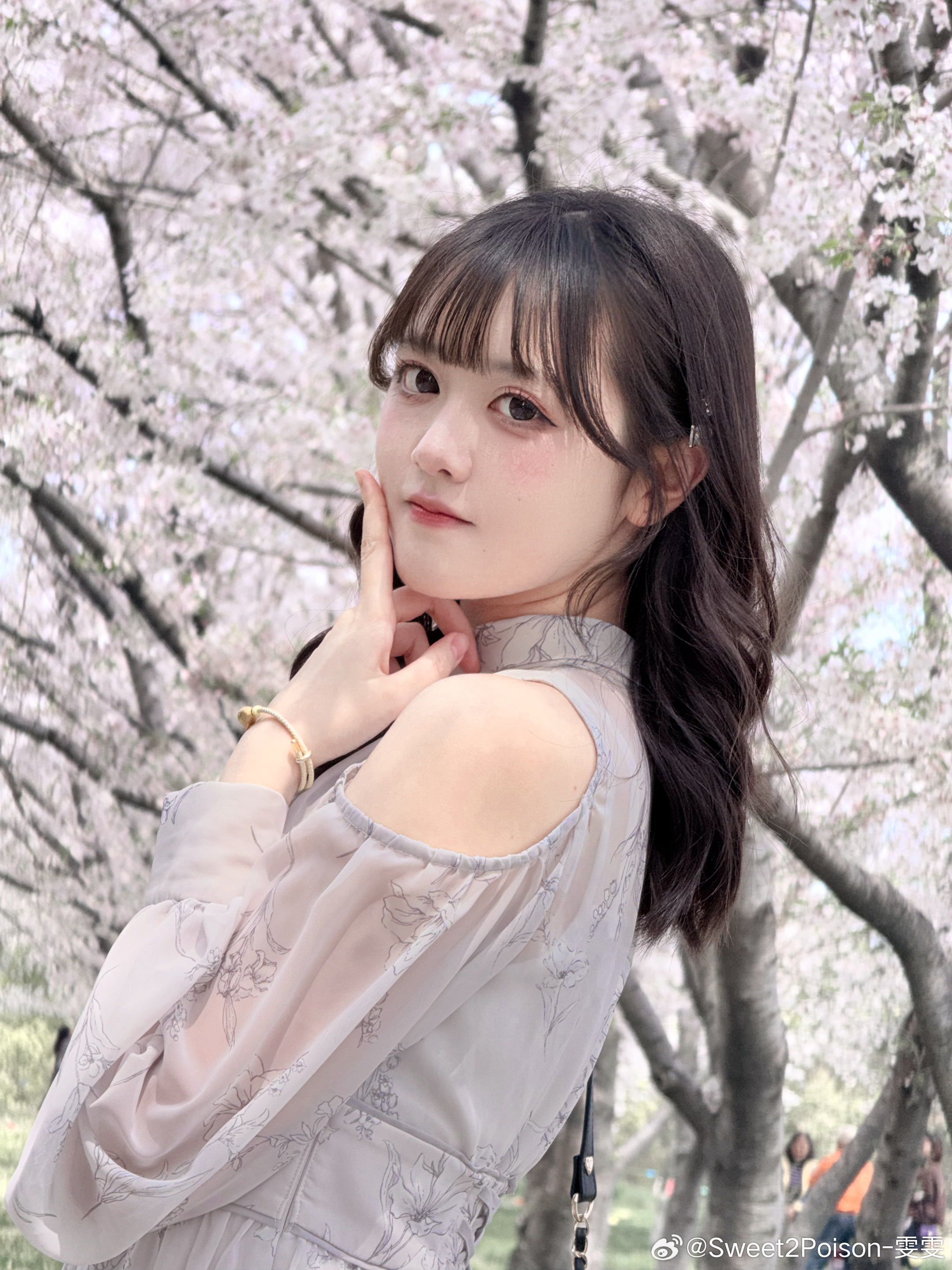 春天是她最爱的季节～ 