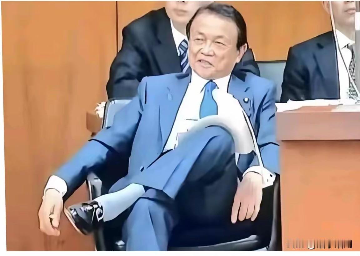 麻生太郎是如何支持高市早苗的，从他发表的：“孩子既然生了就要养”的言论中得出的结