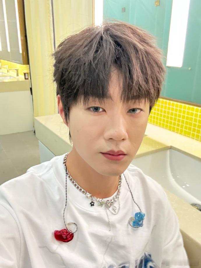 #陈少熙红发改良版##陈少熙钟爱厕所版红发#陈少熙的改良版红发独具特色，厕所版红