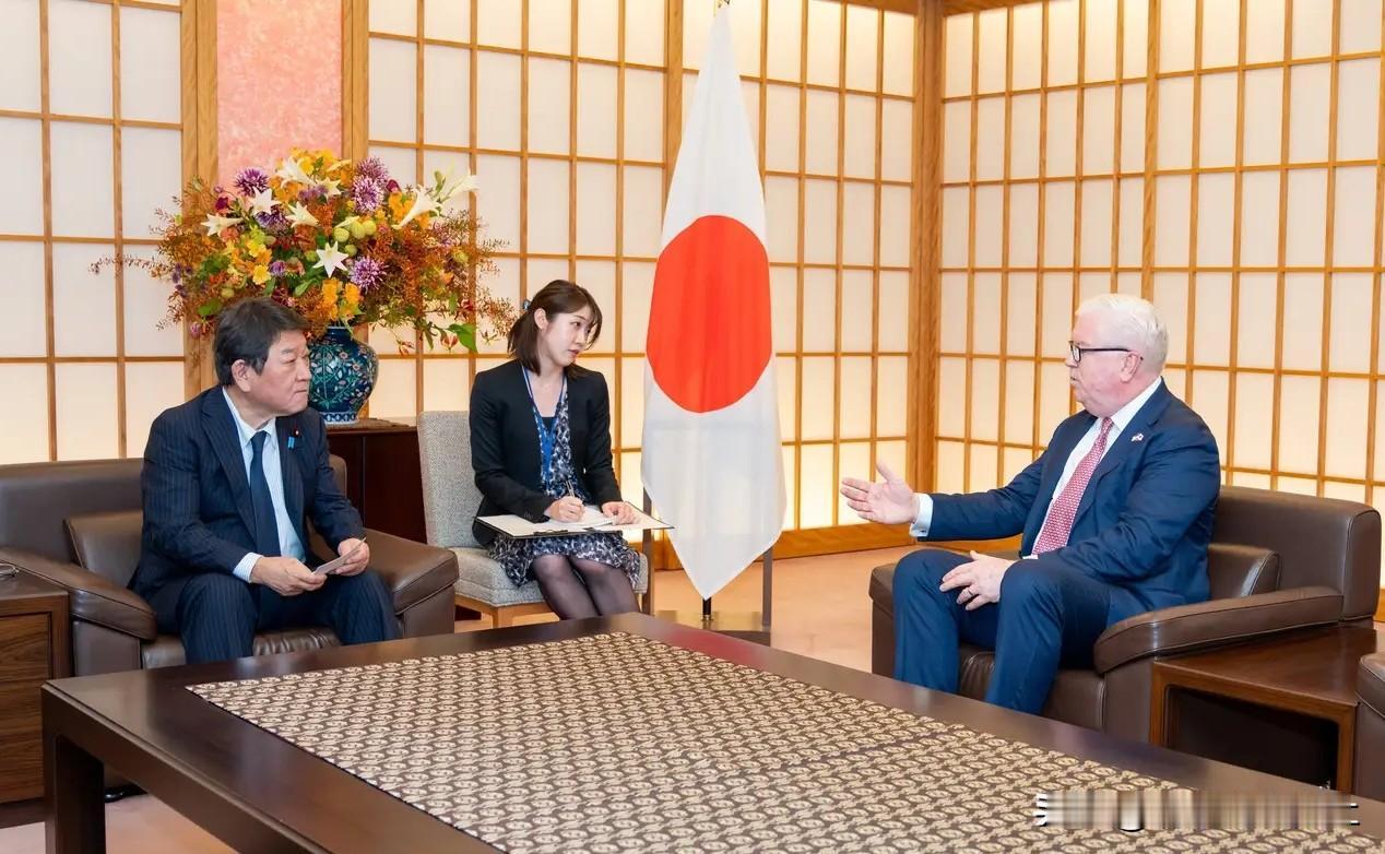 格拉斯真的会蹭热度！

依旧还是那个美国驻日大使，最近频频发文指责北京，他忘记他