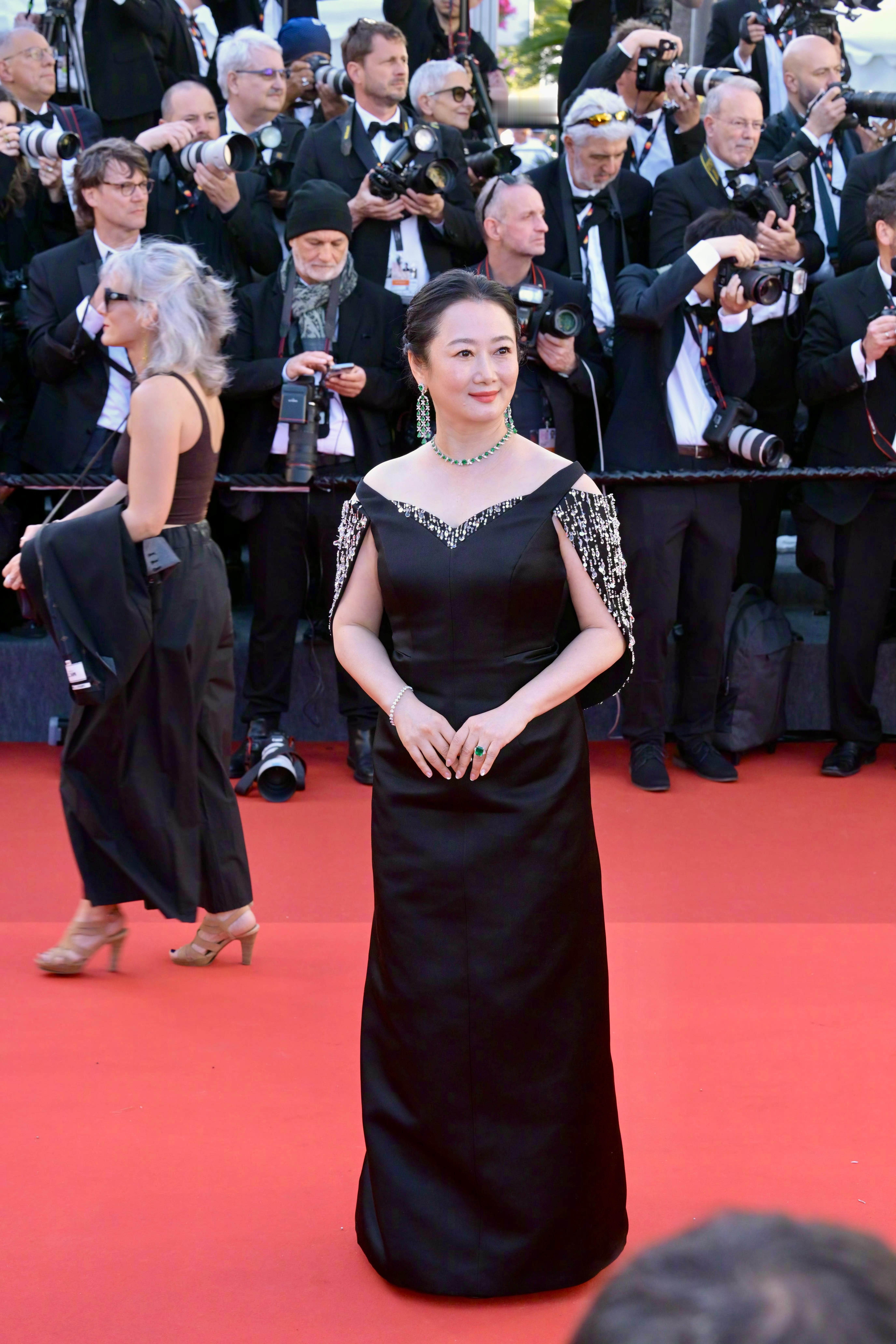 2026戛纳电影节开幕红毯赵涛亮相戛纳电影节开幕红毯。由她主演、贾樟柯导演的短片
