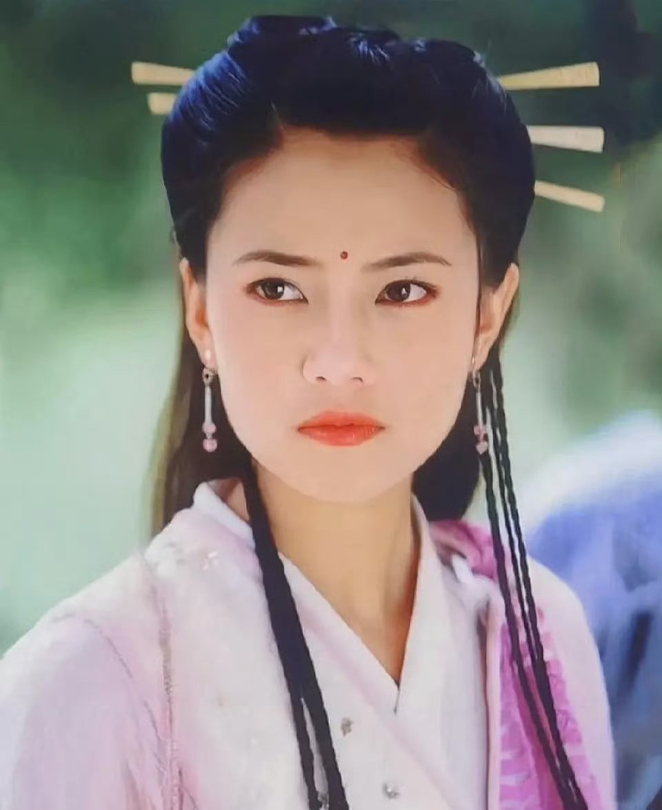 金庸女神，你喜欢哪一个？ 赵敏还是周芷若？ 