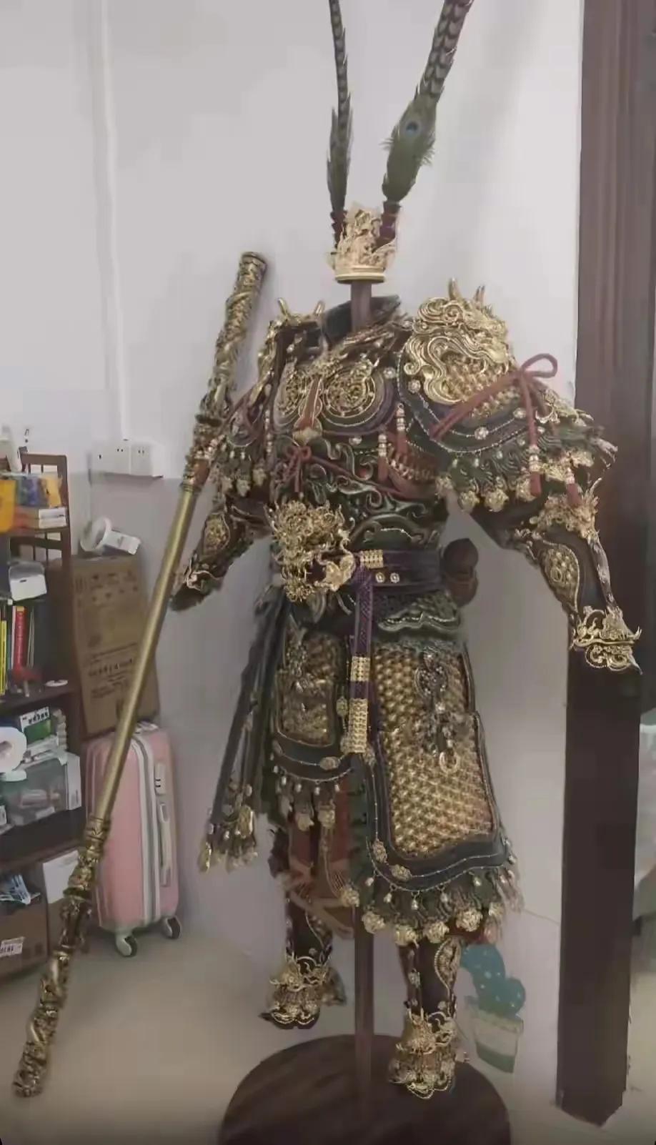不懂就问，古代这种铠甲是什么做的，为什么刀砍不动，而箭却能射穿?