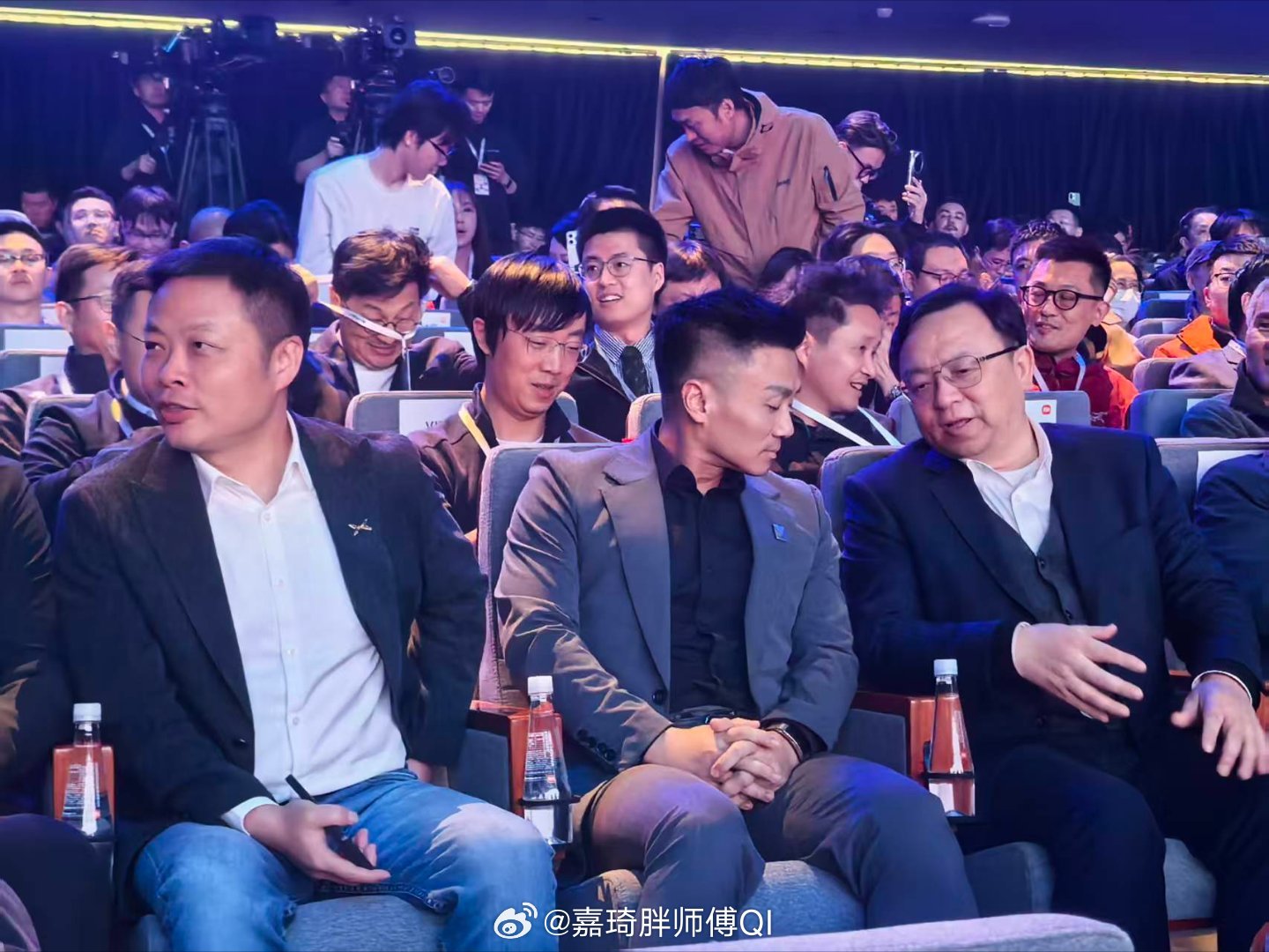 新一代SU7 发布会，何小鹏和王传福都来了