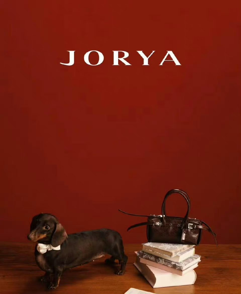 赵露思的狗都有代言了[允悲] ​​​