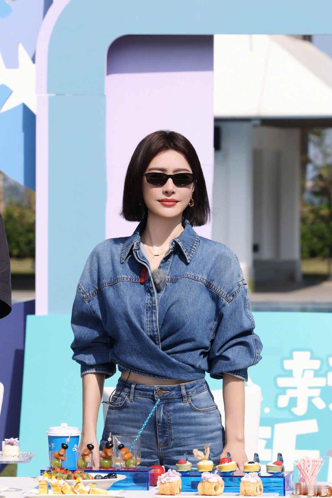 王鹤棣怪不得王鹤棣选秦岚当首席管家亲爱的客栈 看完秦岚在亲爱的客栈的表现，我终于