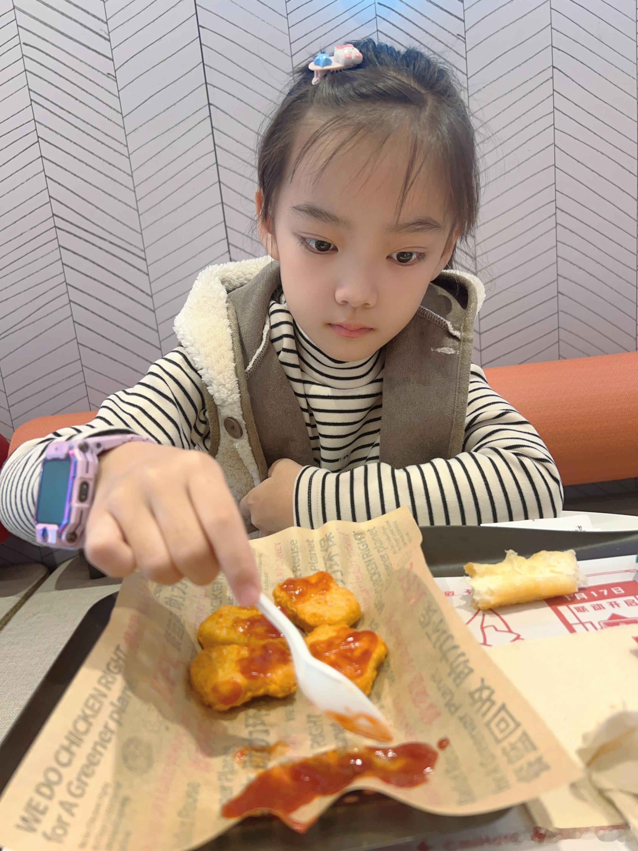 刚才突然和大亨讨论～我：要不我们让米米以后当个医生吧？大亨：你是不是懵了？医生会