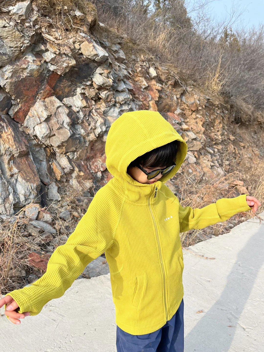 又出来爬山了！娃这件衣服太好看了吧…🥹