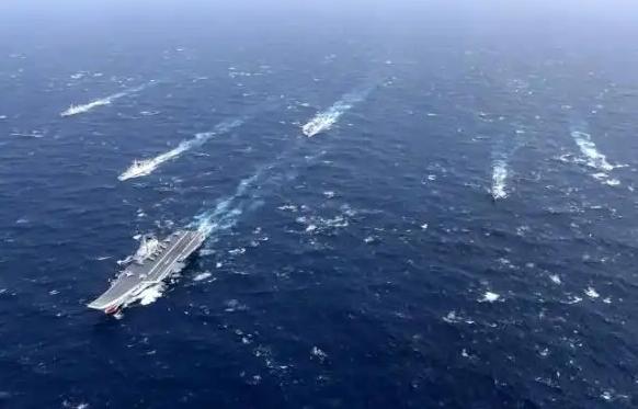 根本不把美国的封锁禁令放在眼里，4 艘中国油轮即将启航，原来背后有 054A 护