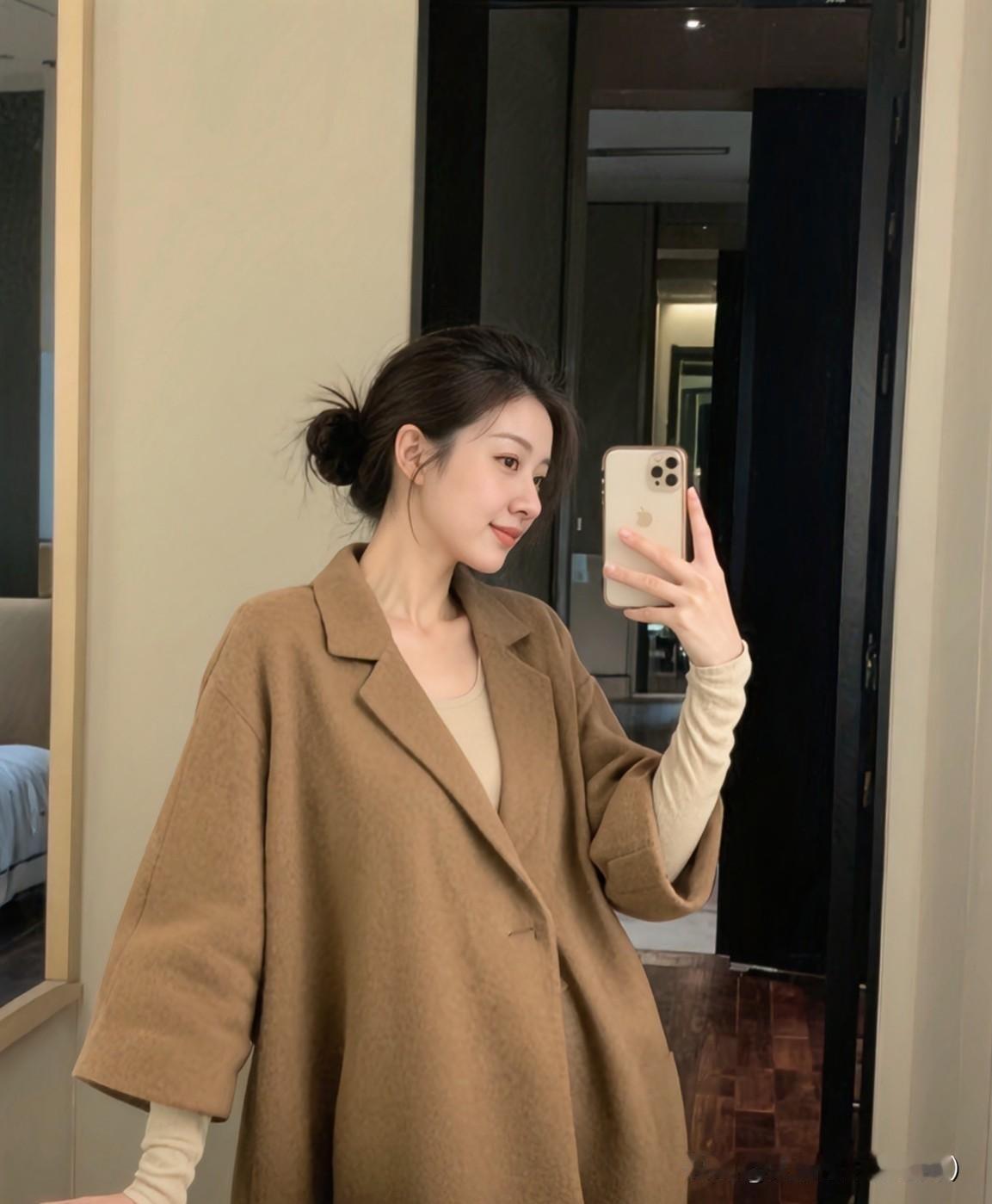 那一刻，
当我终于明白，
原来我一直是孤身一人，
心里那道默默支撑的防线，
瞬间