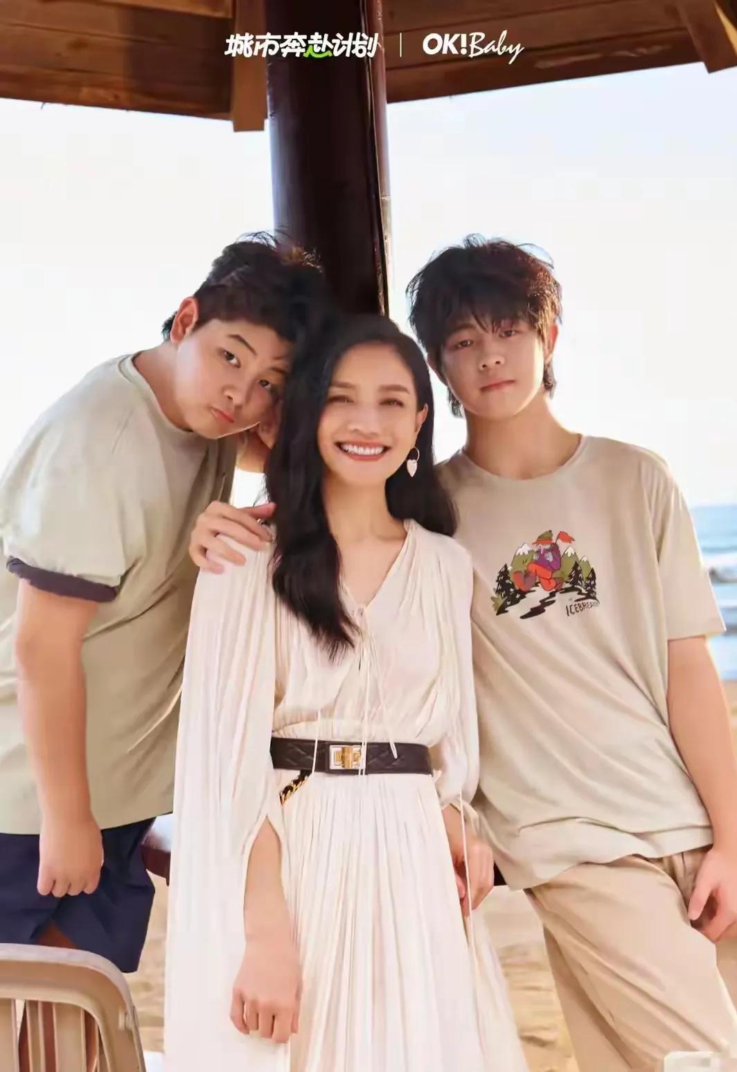 胡可带娃拍海边大片，安吉小鱼儿都长大啦
 
被胡可和俩儿子的海边大片狠狠治愈了?