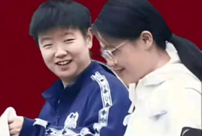 找到了!
肩膀的主人原来是她
凌晨1点的高铁车厢里，
莎莎整个人又累又困累到极致