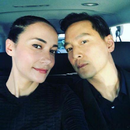 吴彦祖和妻子早年合照 天呐好戳人！吴彦祖老婆晒出二人南非时期老照片，字里行间全是