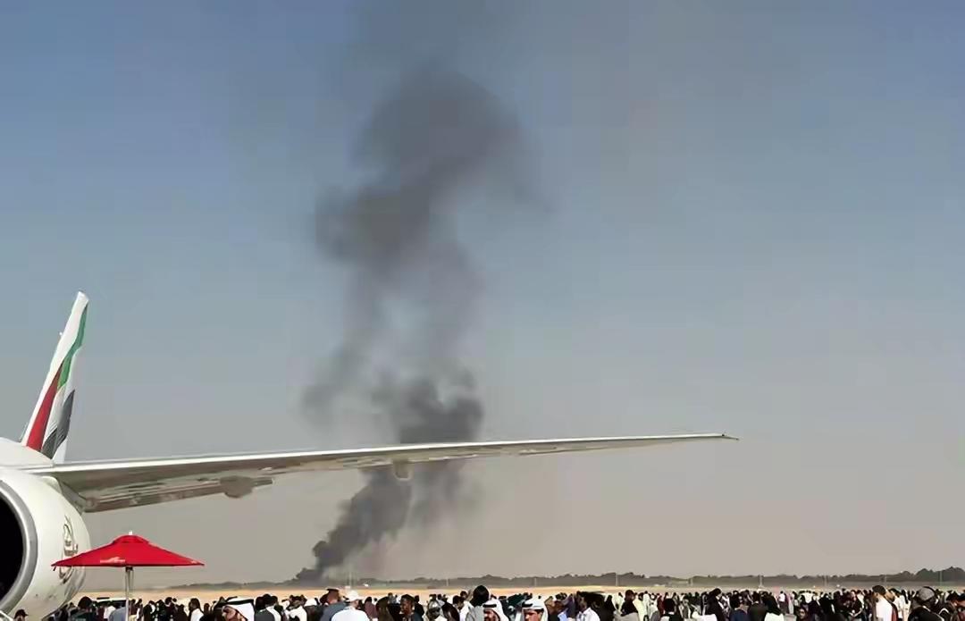 丢大了！
迪拜航展期间当着数万人的面，印度光辉战机起飞-表演-坠毁，飞行员没有任